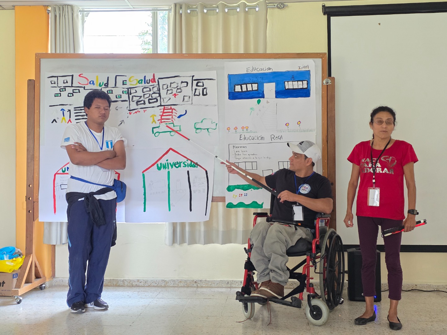 Se brindó un espacio para la socialización del trabajo en equipo sobre los la accesibilidad y los derechos que tiene cada persona con discapacidad. Este trabajo fue integrado por los tres sectores Participantes: Daniel Solares persona con discapacidad visual (ACUDE), Esdras Morales persona con discapacidad física (PADIVI) y Silvia Retana persona con discapacidad visual (APENOVIJUT)