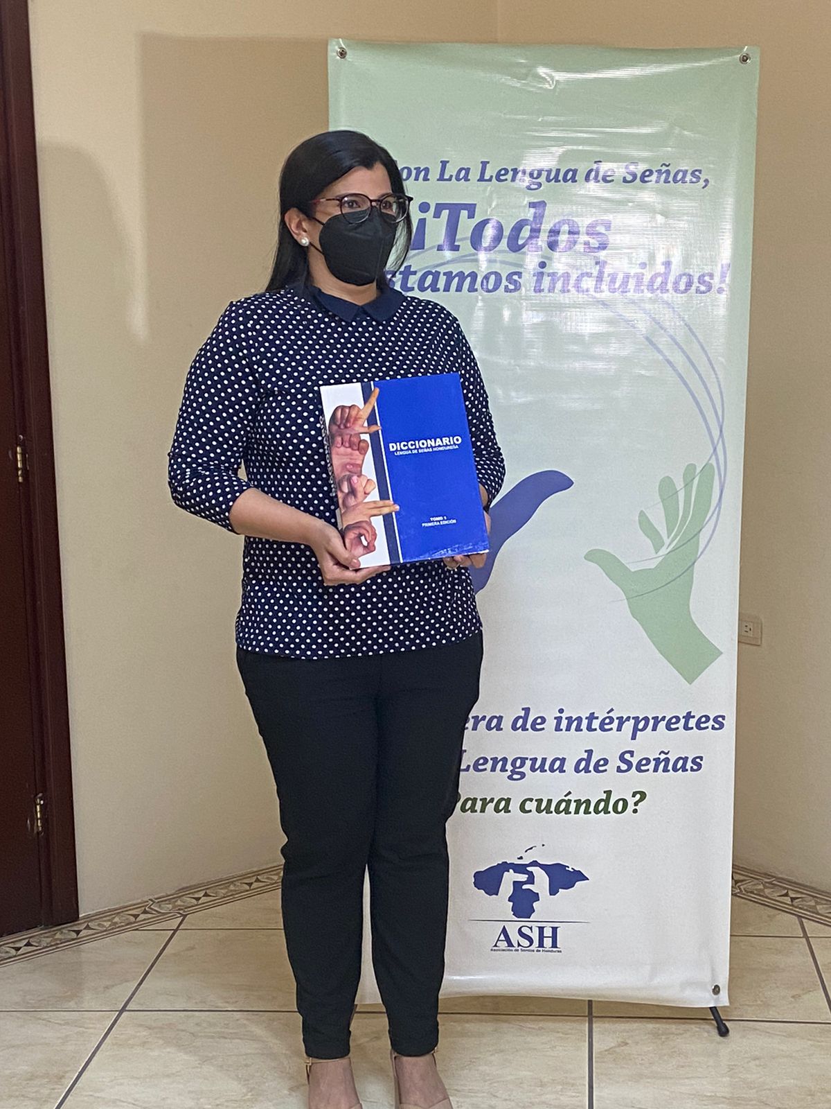 Sordos con su diccionario